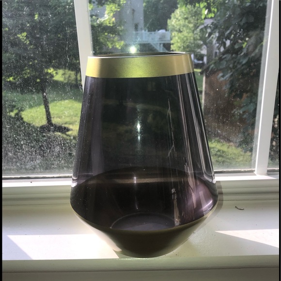 Beautiful Glass Vase - Picture 2 of 2